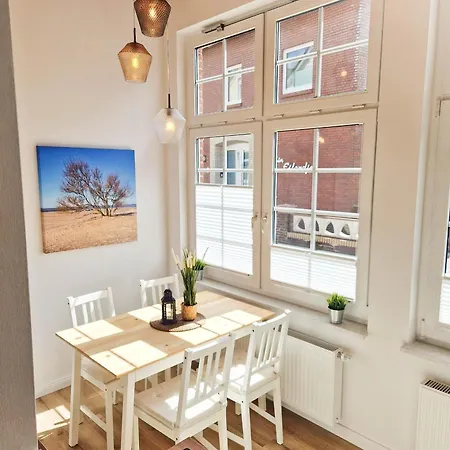 Apartment Haus Delphin 4 *